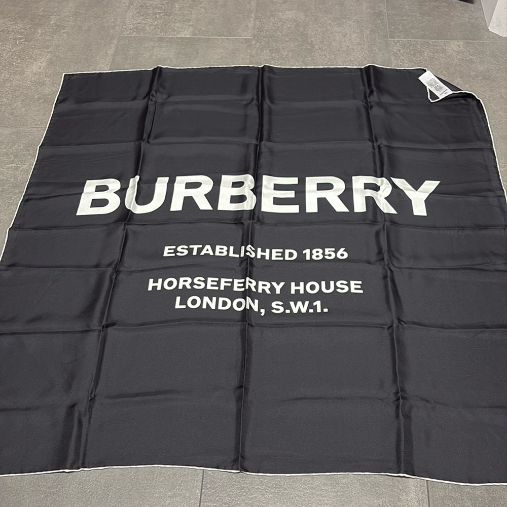 BNWOT Authentic Burberry 90cm Silk Scarf